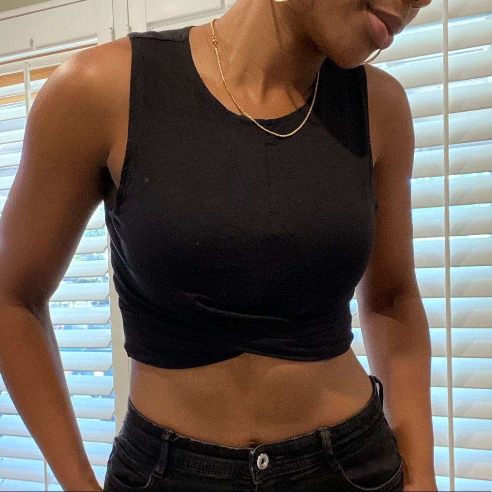 H&M | Black knot front crop top